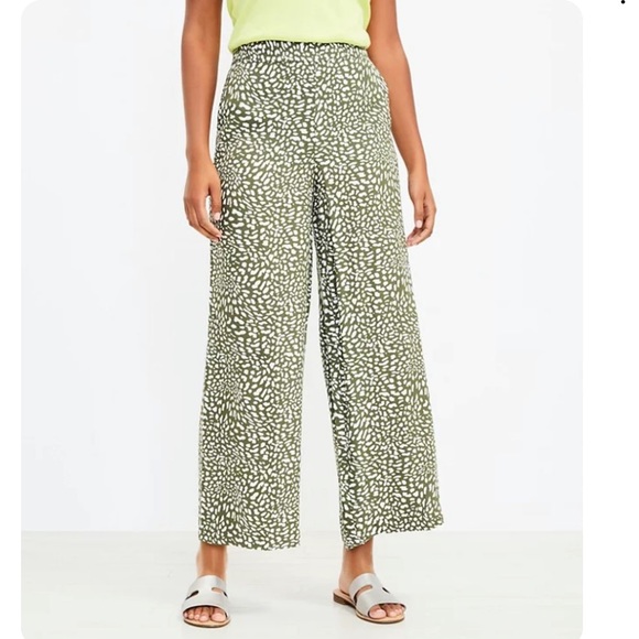 LOFT Pants - EUC LOFT Fluid Animal Print Wide Let Pants - Small